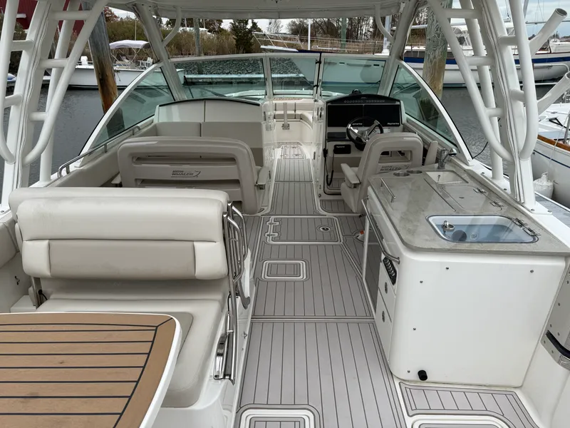 Slide: The Image of Boston Whaler 320 VANTAGE 2020 - 16