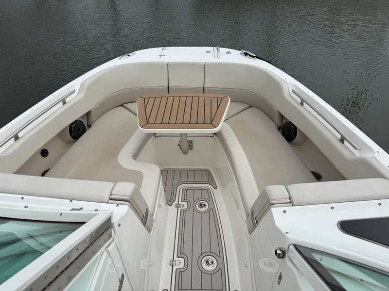 Slide: The Image of Boston Whaler 320 VANTAGE 2020 - 29