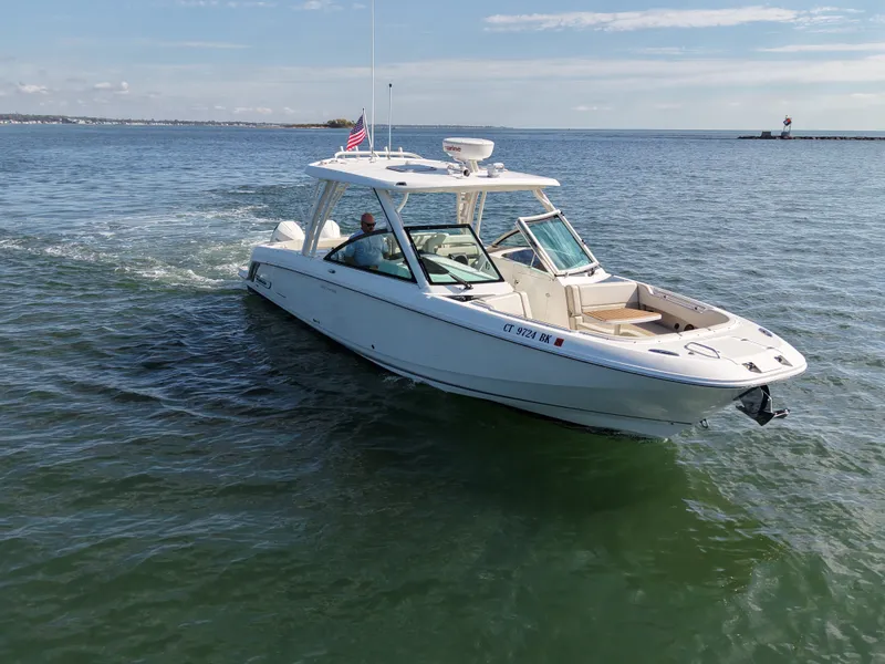 Slide: The Image of Boston Whaler 320 VANTAGE 2020 - 3