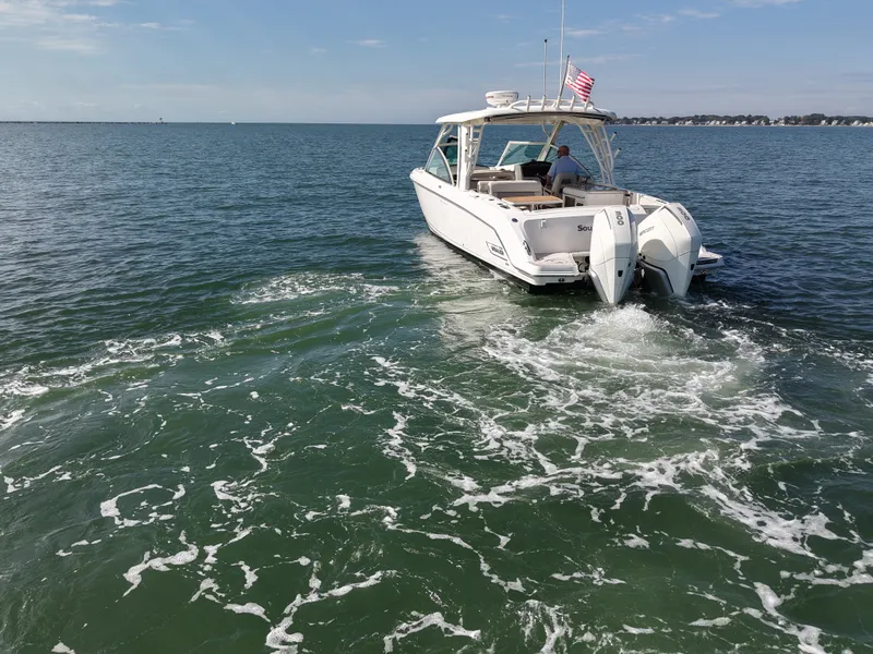 Slide: The Image of Boston Whaler 320 VANTAGE 2020 - 5