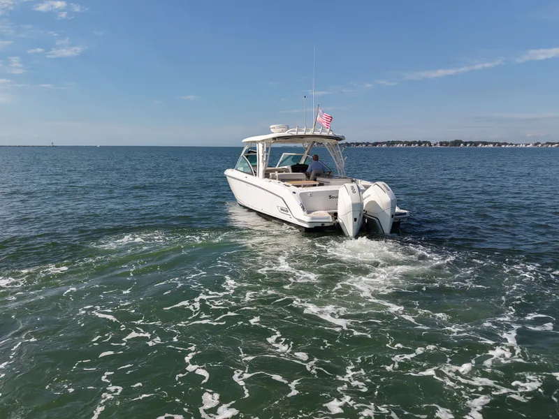 Slide: The Image of Boston Whaler 320 VANTAGE 2020 - 6