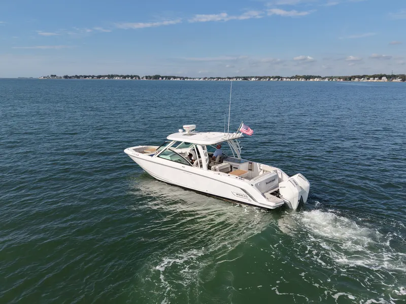 Slide: The Image of Boston Whaler 320 VANTAGE 2020 - 7