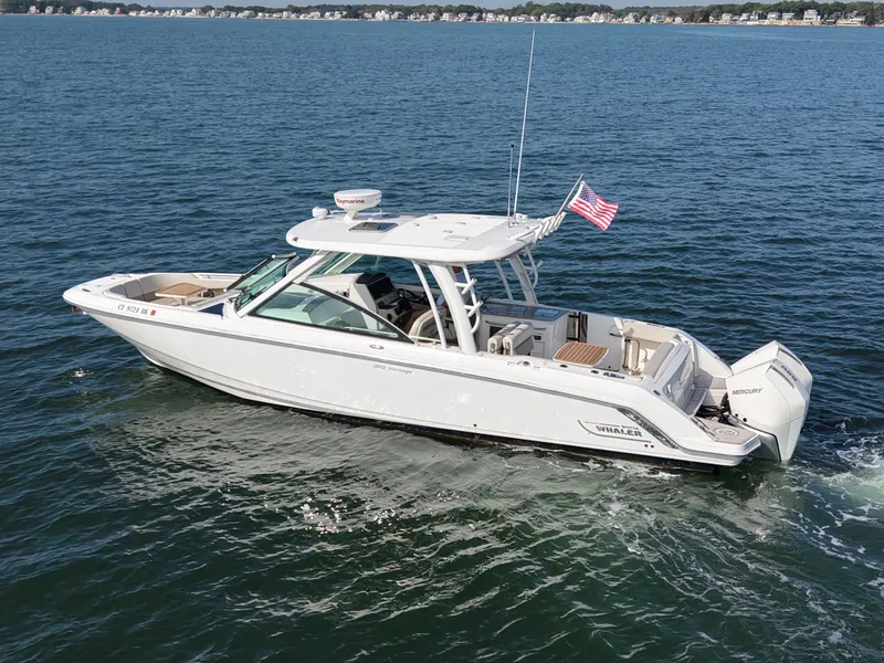 Slide: The Image of Boston Whaler 320 VANTAGE 2020 - 8