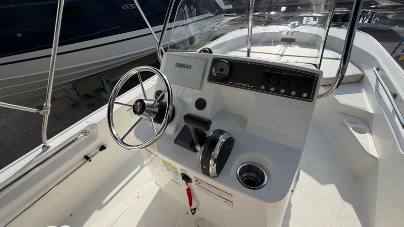 Slide: The Image of Boston Whaler 170 Montauk 2026 - 10