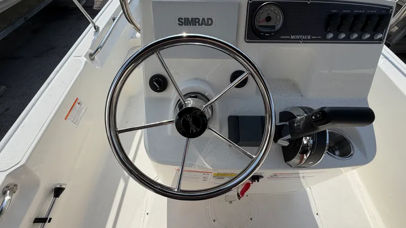 Slide: The Image of Boston Whaler 170 Montauk 2026 - 12