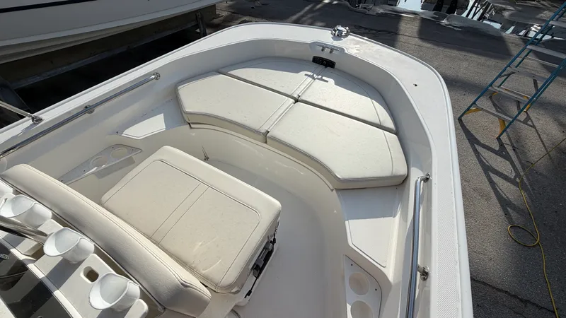 Slide: The Image of Boston Whaler 170 Montauk 2026 - 13