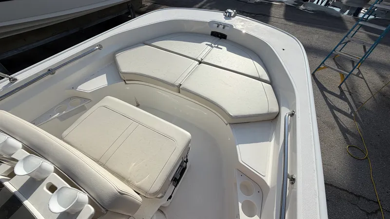 Slide: The Image of Boston Whaler 170 Montauk 2026 - 14