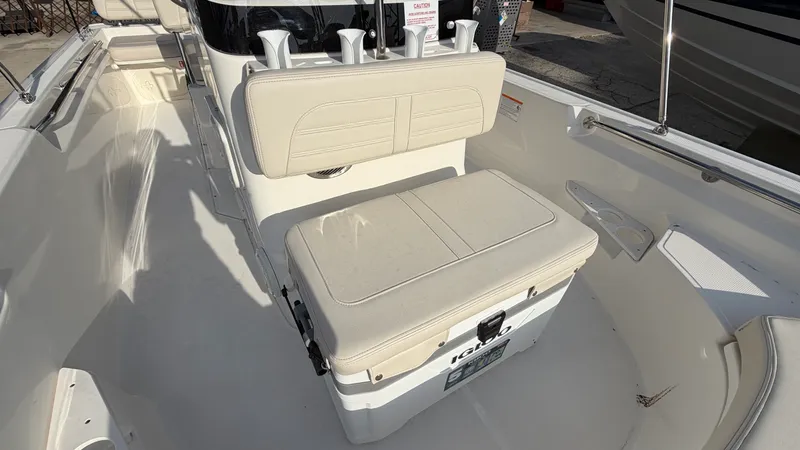 Slide: The Image of Boston Whaler 170 Montauk 2026 - 15