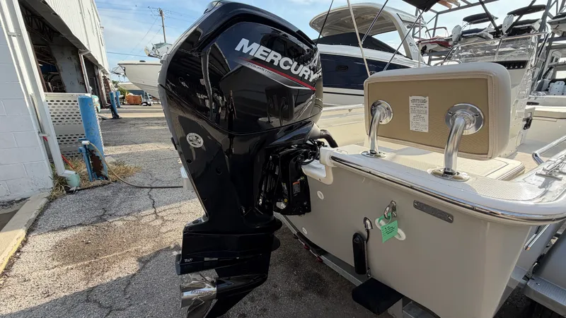 Slide: The Image of Boston Whaler 170 Montauk 2026 - 18