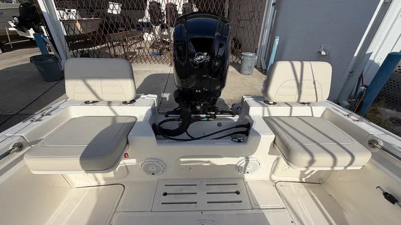 Slide: The Image of Boston Whaler 170 Montauk 2026 - 3