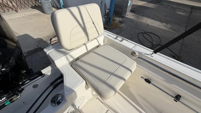 Slide: The Image of Boston Whaler 170 Montauk 2026 - 5
