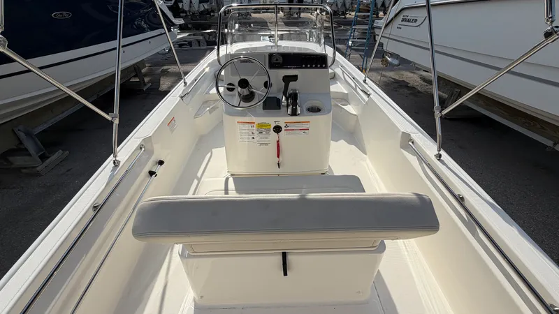 Slide: The Image of Boston Whaler 170 Montauk 2026 - 6