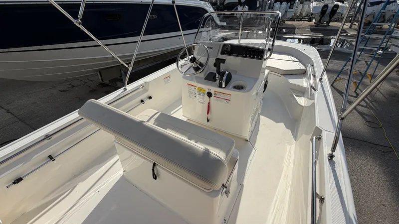 Slide: The Image of Boston Whaler 170 Montauk 2026 - 7