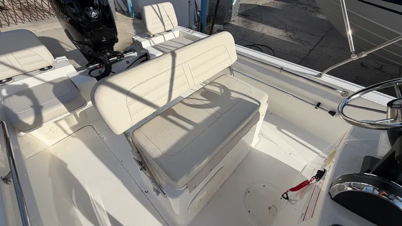 Slide: The Image of Boston Whaler 170 Montauk 2026 - 8