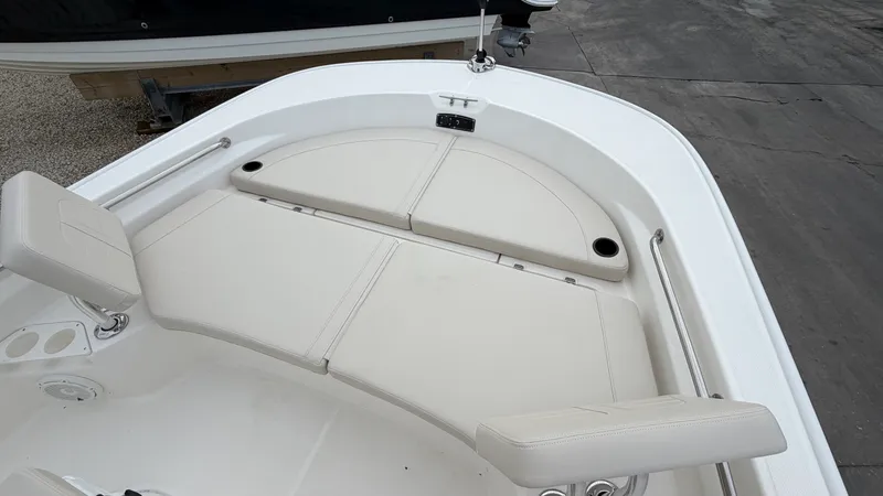 Slide: The Image of Boston Whaler 210 Montauk 2026 - 14