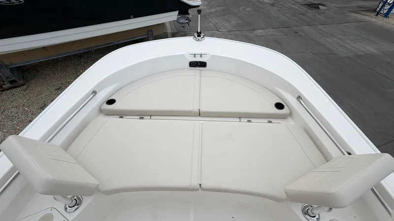 Slide: The Image of Boston Whaler 210 Montauk 2026 - 15