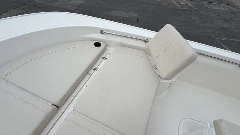 Slide: The Image of Boston Whaler 210 Montauk 2026 - 16