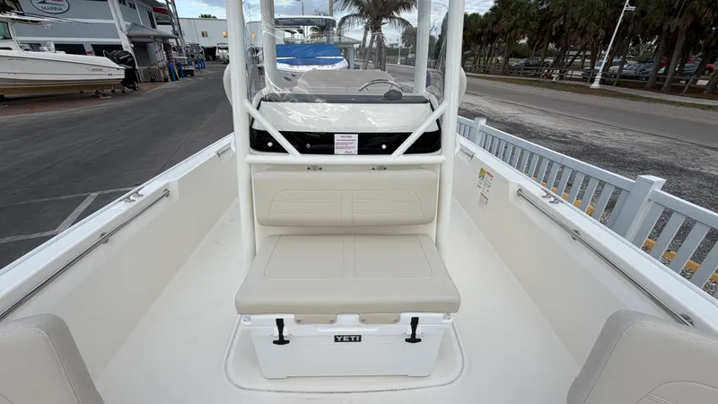 Slide: The Image of Boston Whaler 210 Montauk 2026 - 18