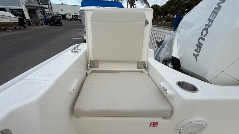 Slide: The Image of Boston Whaler 210 Montauk 2026 - 4