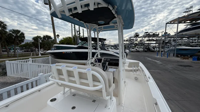 Slide: The Image of Boston Whaler 210 Montauk 2026 - 5