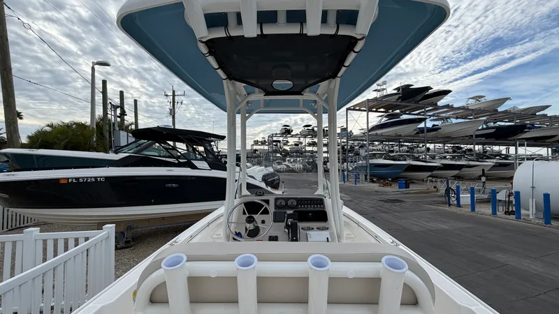 Slide: The Image of Boston Whaler 210 Montauk 2026 - 6