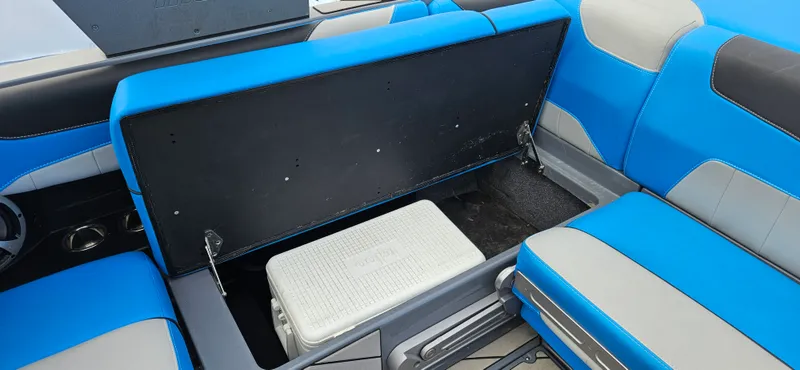 Slide: The Image of Malibu 23 LSV 2020 - 11