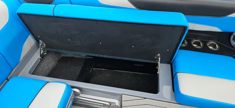 Slide: The Image of Malibu 23 LSV 2020 - 14