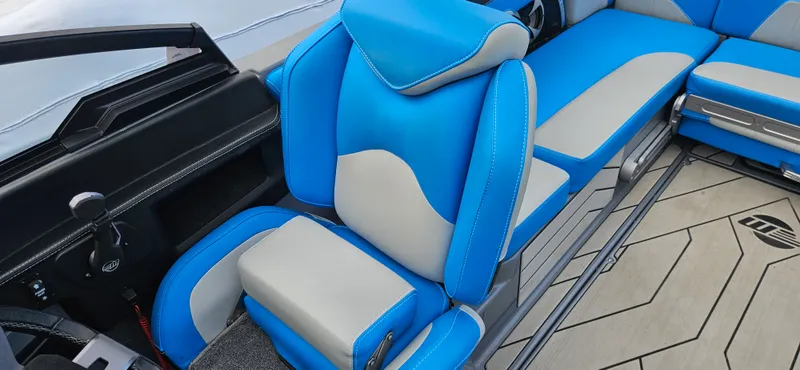 Slide: The Image of Malibu 23 LSV 2020 - 17