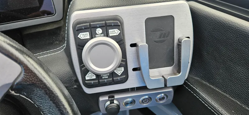 Slide: The Image of Malibu 23 LSV 2020 - 19