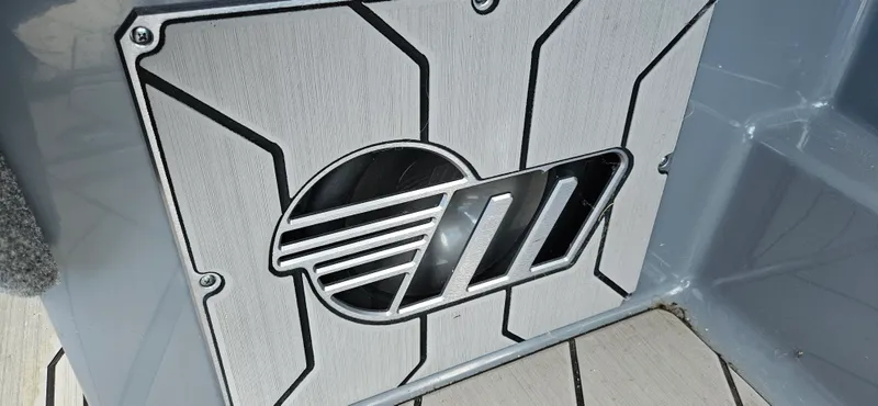 Slide: The Image of Malibu 23 LSV 2020 - 20