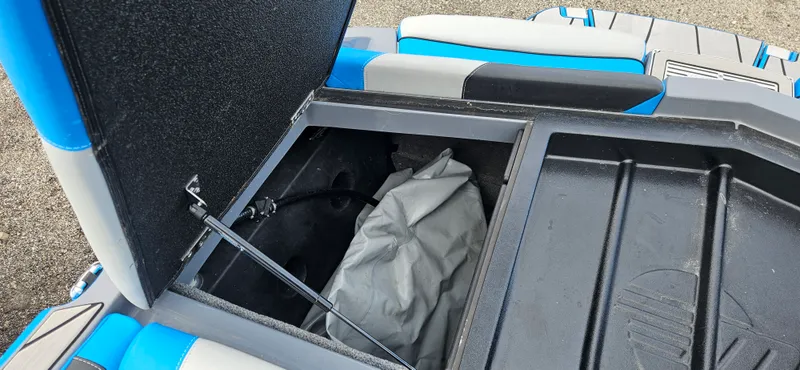 Slide: The Image of Malibu 23 LSV 2020 - 28