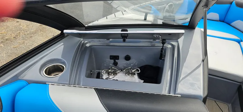 Slide: The Image of Malibu 23 LSV 2020 - 32