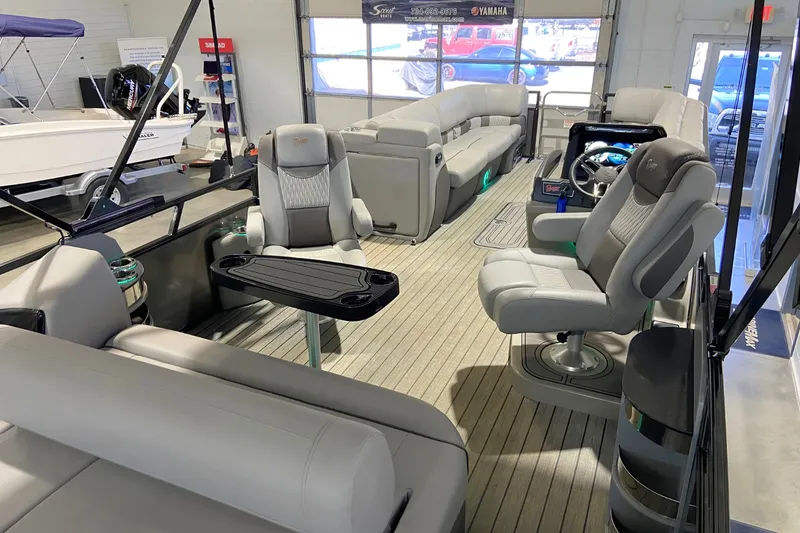 Slide: The Image of Ranger 2500LS 2023 - 10