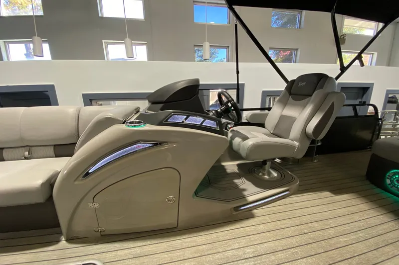 Slide: The Image of Ranger 2500LS 2023 - 12