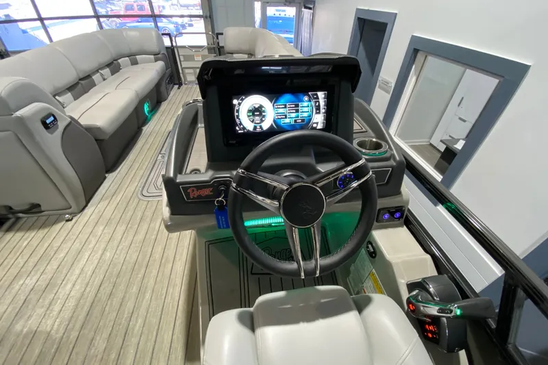 Slide: The Image of Ranger 2500LS 2023 - 13