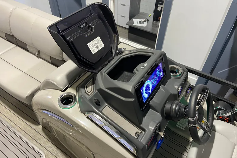 Slide: The Image of Ranger 2500LS 2023 - 14