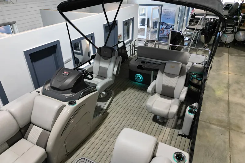 Slide: The Image of Ranger 2500LS 2023 - 16