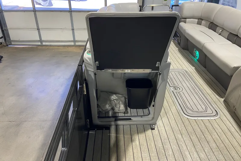 Slide: The Image of Ranger 2500LS 2023 - 18