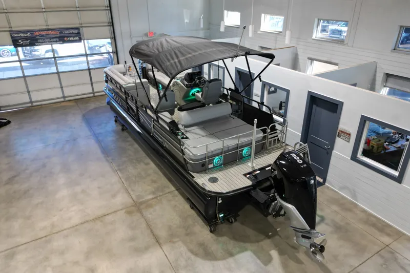 Slide: The Image of Ranger 2500LS 2023 - 4