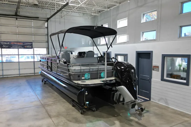 Slide: The Image of Ranger 2500LS 2023 - 5