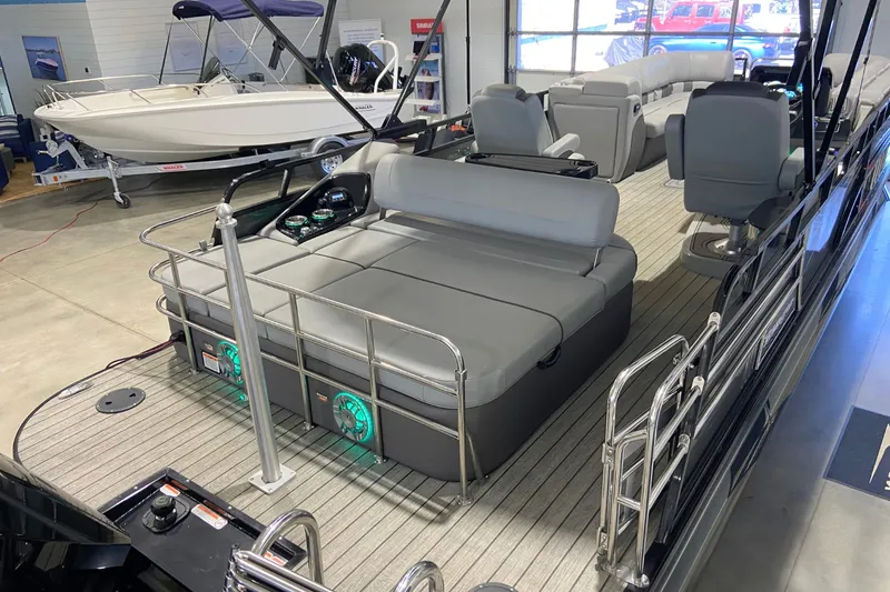 Slide: The Image of Ranger 2500LS 2023 - 6