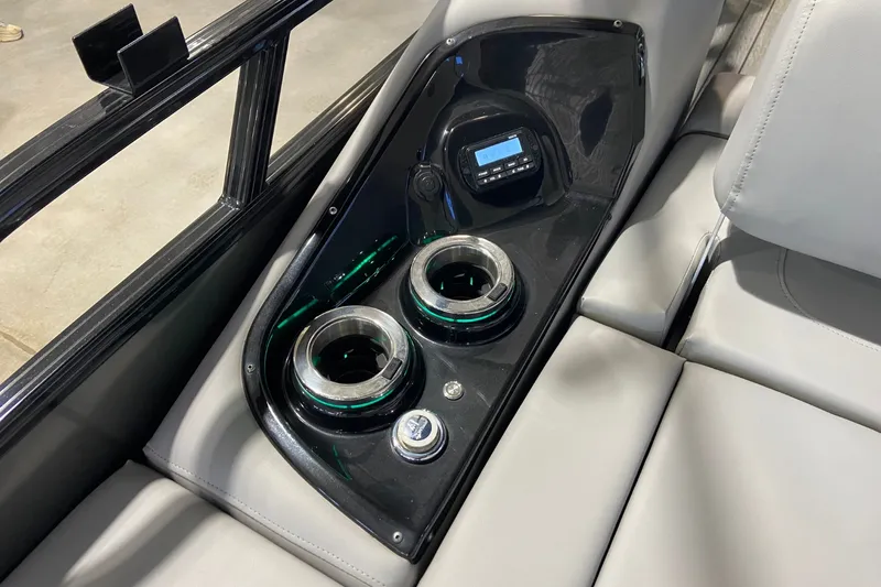 Slide: The Image of Ranger 2500LS 2023 - 8