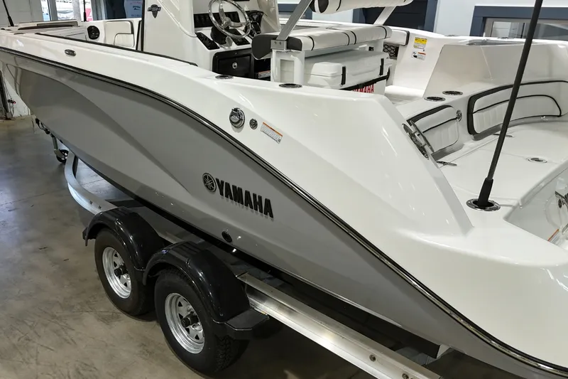 Slide: The Image of Yamaha 222 FSH Sport E 2026 - 2