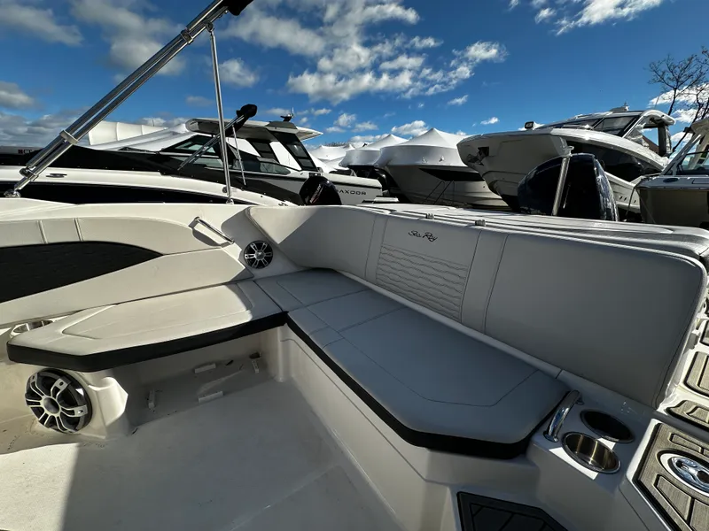 Slide: The Image of Sea Ray 210 SPX-OB 2023 - 16