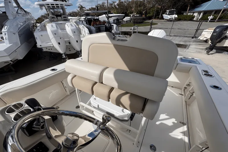 Slide: The Image of Boston Whaler 230 Outrage 2025 - 10