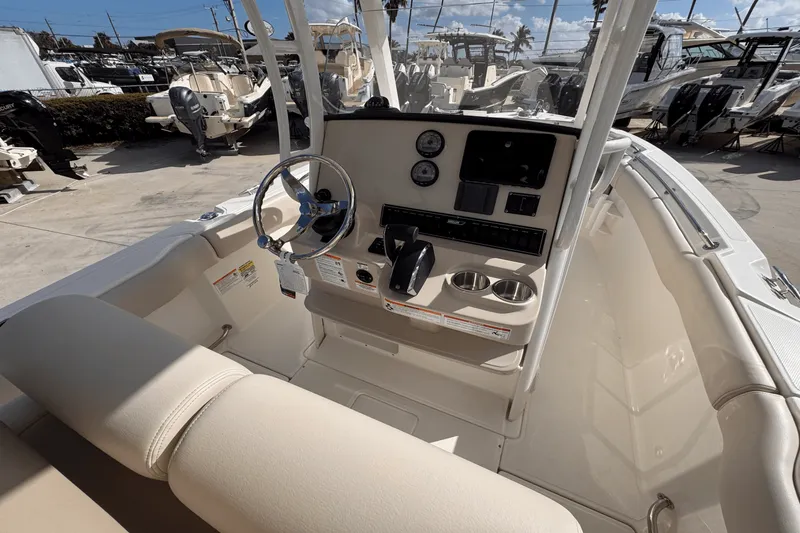 Slide: The Image of Boston Whaler 230 Outrage 2025 - 12