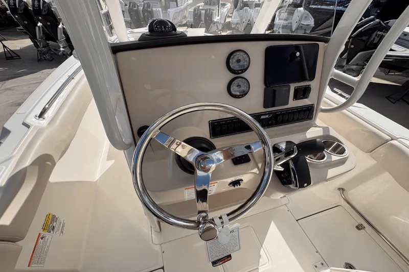 Slide: The Image of Boston Whaler 230 Outrage 2025 - 13