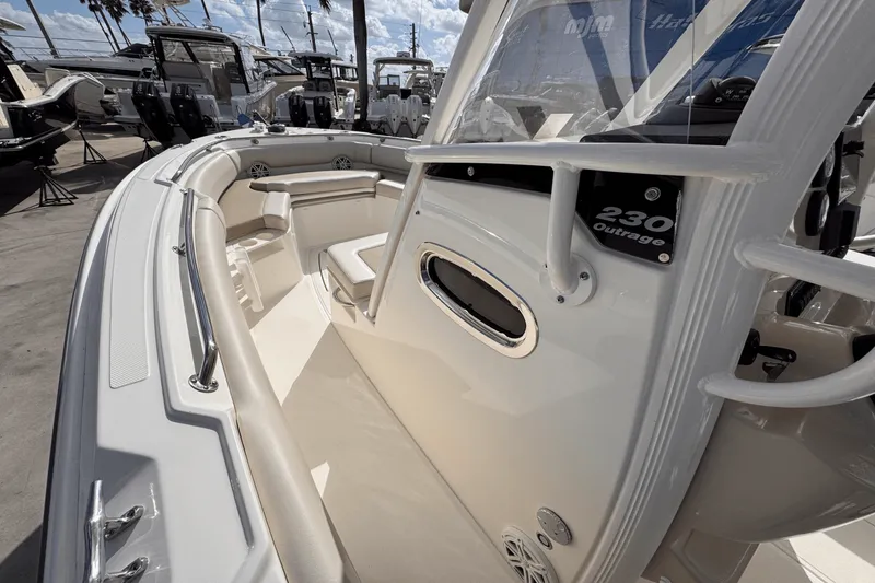 Slide: The Image of Boston Whaler 230 Outrage 2025 - 14