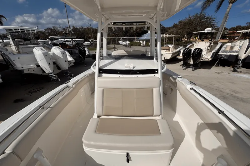 Slide: The Image of Boston Whaler 230 Outrage 2025 - 17