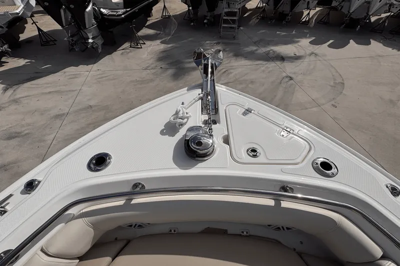 Slide: The Image of Boston Whaler 230 Outrage 2025 - 19